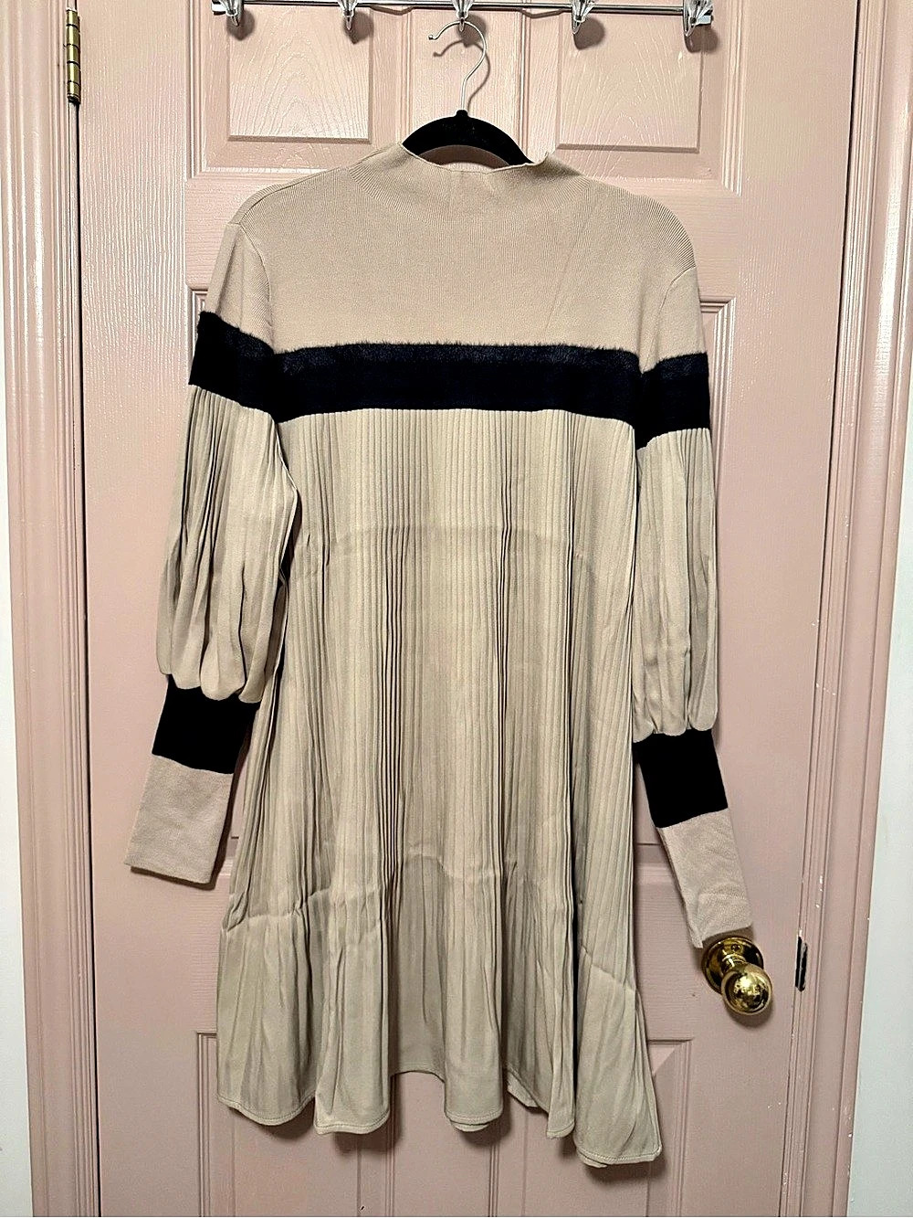 Gabby Isabella Pleated Color Block Midi Dress in Cream & Black Size L-XL N